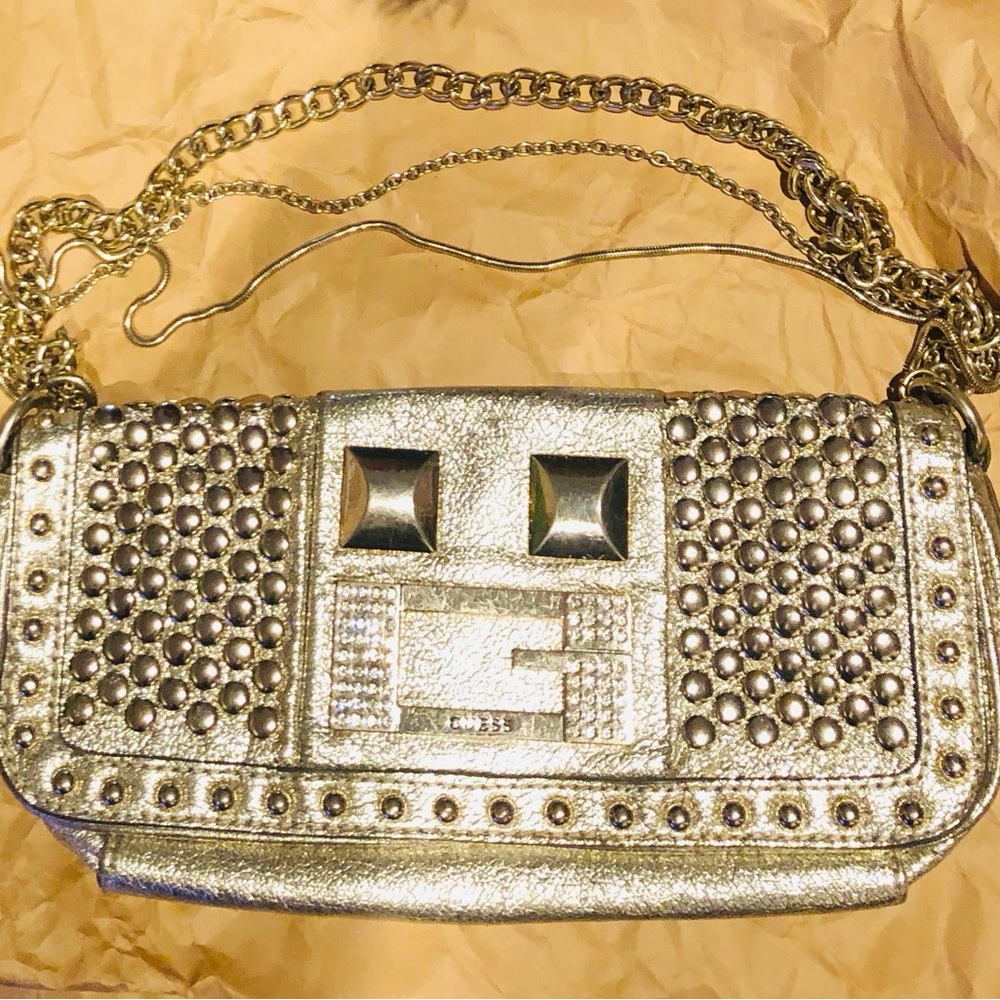 Guess metallic silver gorgeous shoulder bag used few times terrific condition